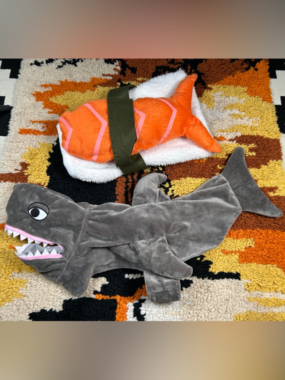 Set of 2, size M dog costumes!!
